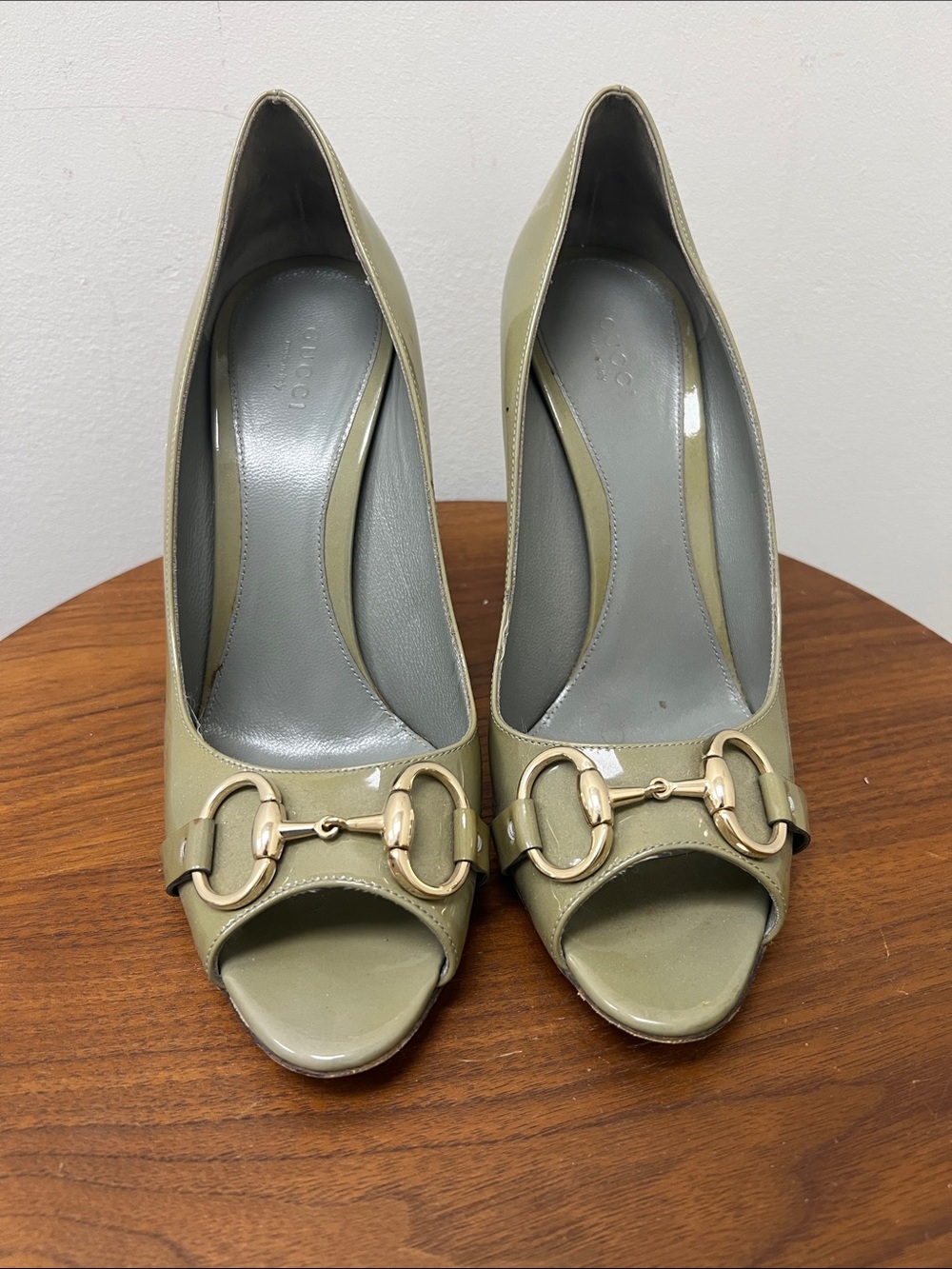 Gucci Olive/grey Patent Leather Peep-Toe Heels with Gold Horsebit